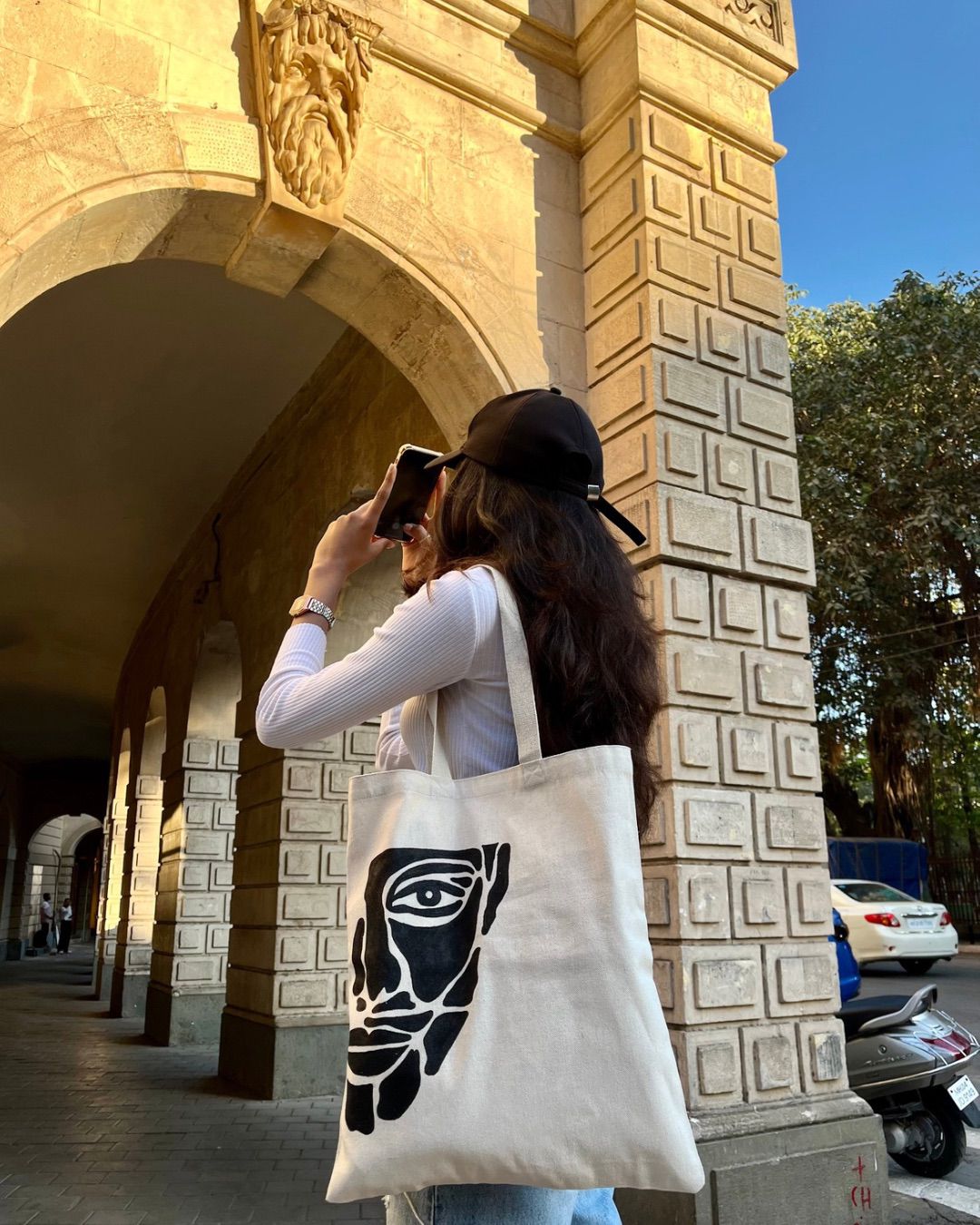 VIVAK Tote Bag